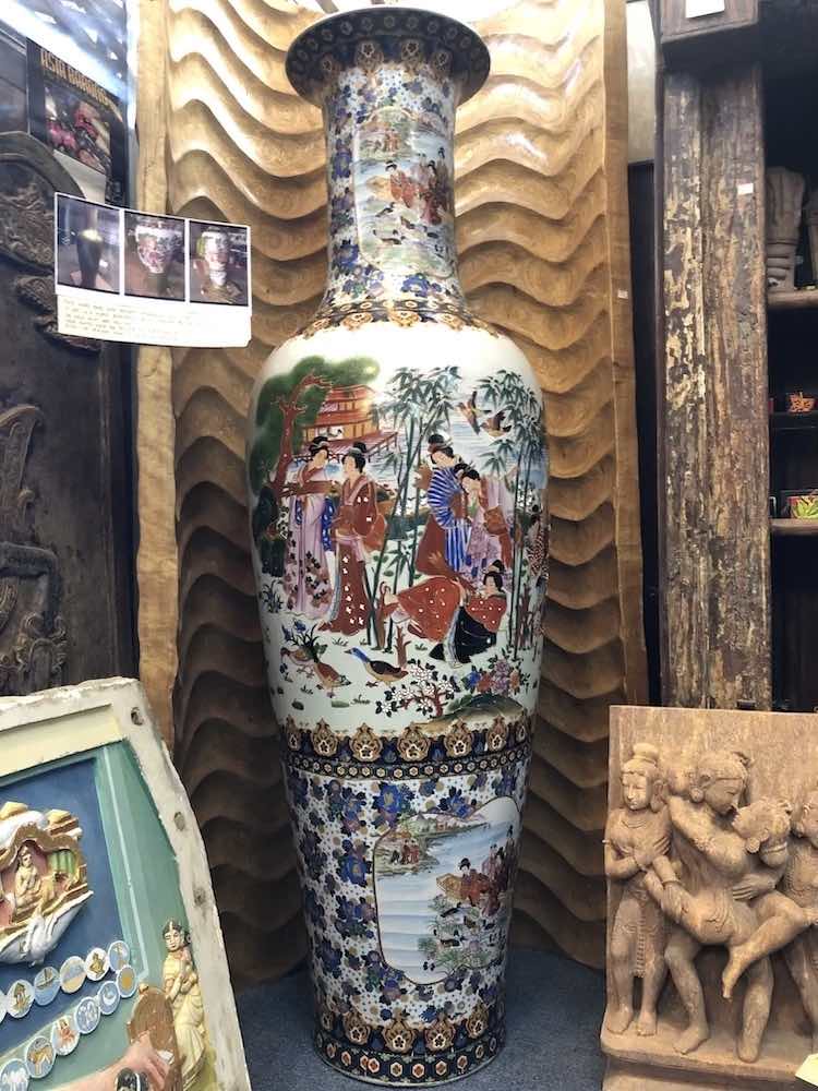 gesponsord Bang om te sterven gerucht Old Imari Porcelain Tall Vase | Old Imari Porcelain Tall Vase