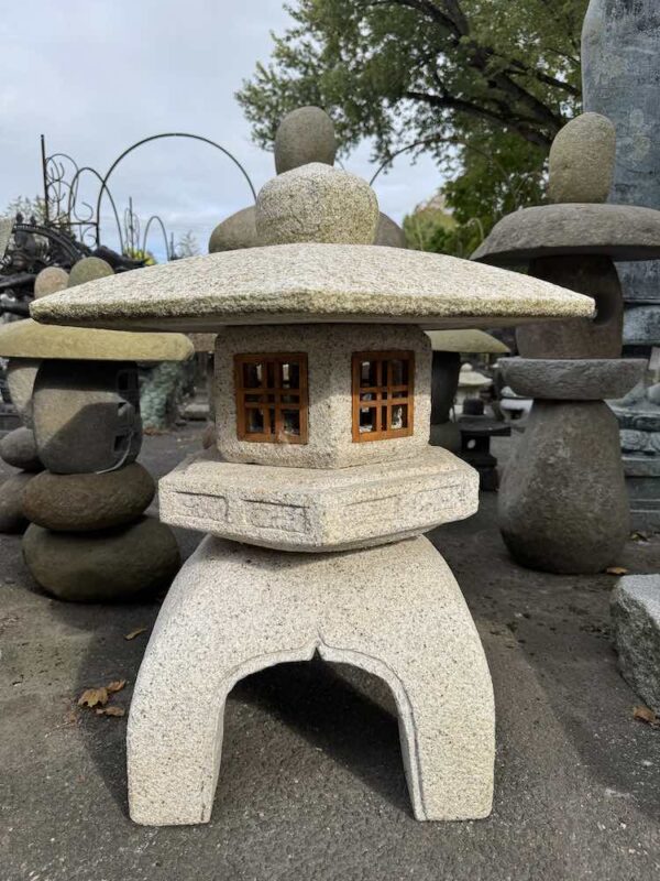32" Japanese Yukimi Gata Lantern - Image 2