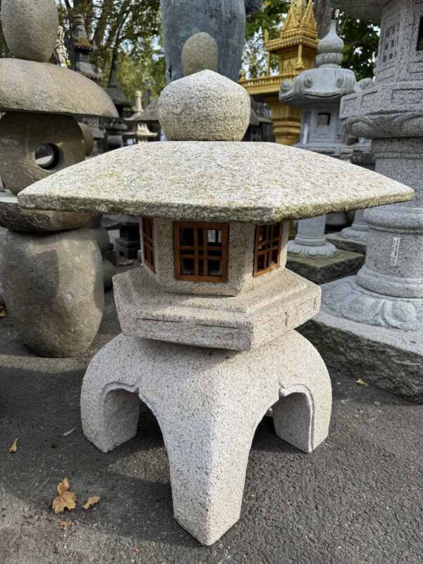 32" Japanese Yukimi Gata Lantern - Image 3