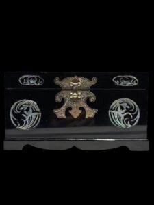 Vintage Korean Mother of Pearl Inlaid Jewelry Box - Image 2