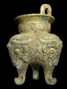 'Taotie' Liding Ritual Food Vessel Shang Era Style - Image 5