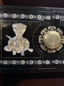 Vintage Korean Narrow Cabinet Inlaid Vase And Gourd - Image 2