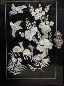 Vintage Korean Black Lacquer Vanity Inlaid Animal & Floral Motifs - Image 6