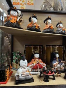 Vintage Kimekomi Japanese Dolls Set In Glass Box - Image 3